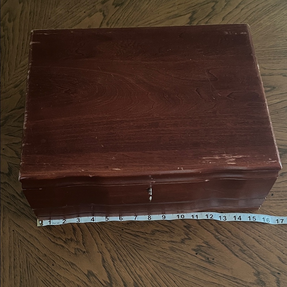 Crown Wooden Humidor - Dark Brown Finish
